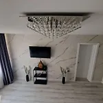 Central Luxe - Elisha Daire *