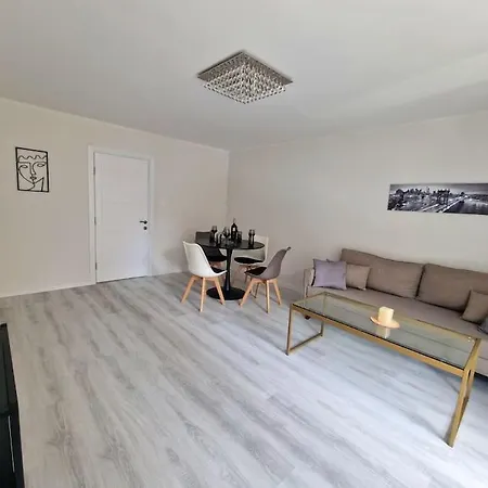 Central Luxe - Elisha * Varna