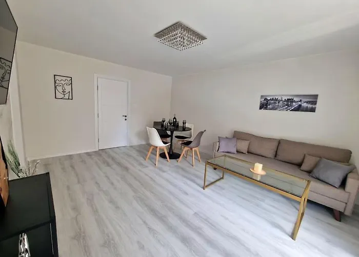 Central Luxe - Elisha * Varna