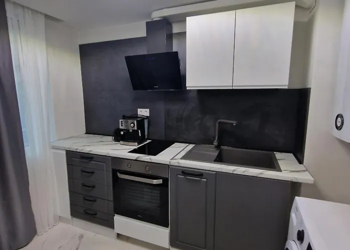 Central Luxe - Elisha * Varna